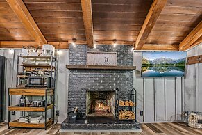 Light'n Bug Bungalow 1 Bedroom Cabin by RedAwning