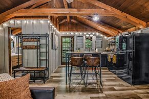 Light'n Bug Bungalow 1 Bedroom Cabin by RedAwning