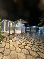 Cozy House With Swimming Pool Near City Center