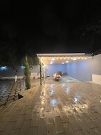 Cozy House With Swimming Pool Near City Center