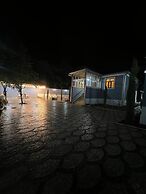 Cozy House With Swimming Pool Near City Center