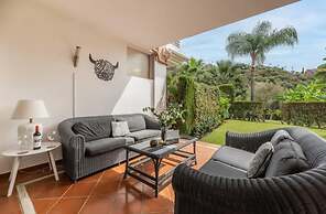 2 Bedrooms - Sleeps 4 - Garden and Pool With View