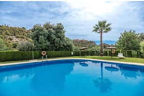 2 Bedrooms - Sleeps 4 - Garden and Pool With View