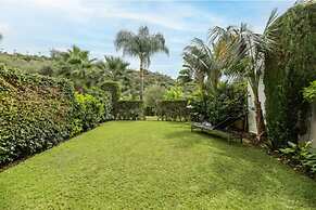 2 Bedrooms - Sleeps 4 - Garden and Pool With View