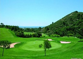 2 Bedrooms - Sleeps 4 - Garden and Pool With View