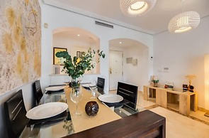 2 Bedrooms - Sleeps 4 - Garden and Pool With View