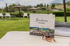 2 Bedrooms - Sleeps 4 - Garden and Pool With View