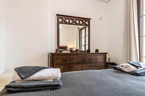 2 Bedrooms - Sleeps 4 - Garden and Pool With View