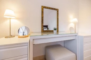 2 Bedrooms - Sleeps 4 - Garden and Pool With View