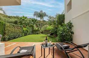 2 Bedrooms - Sleeps 4 - Garden and Pool With View