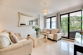 2 Bedrooms - Sleeps 4 - Garden and Pool With View