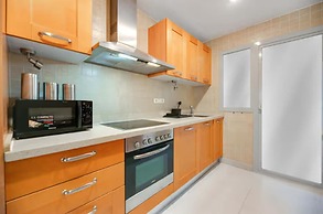 2 Bedrooms - Sleeps 4 - Garden and Pool With View