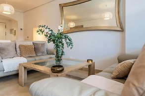 2 Bedrooms - Sleeps 4 - Garden and Pool With View