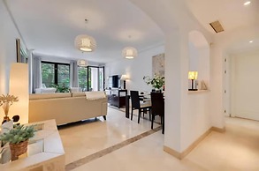 2 Bedrooms - Sleeps 4 - Garden and Pool With View