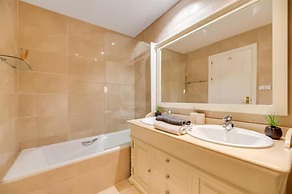 2 Bedrooms - Sleeps 4 - Garden and Pool With View