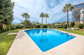 2 Bedrooms - Sleeps 4 - Garden and Pool With View