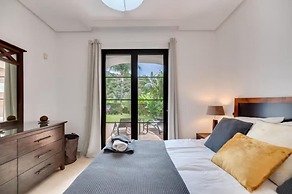 2 Bedrooms - Sleeps 4 - Garden and Pool With View