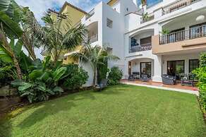 2 Bedrooms - Sleeps 4 - Garden and Pool With View