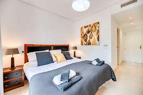 2 Bedrooms - Sleeps 4 - Garden and Pool With View