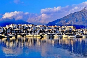 2 Bedrooms - Sleeps 4 - Garden and Pool With View