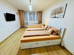 Charming Apart Near Center