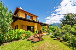 Villetta Camelia with Garden