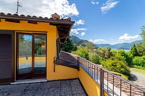 Villetta Camelia with Garden