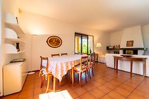 Villetta Camelia with Garden