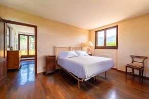 Villetta Camelia with Garden