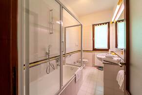 Villetta Camelia with Garden