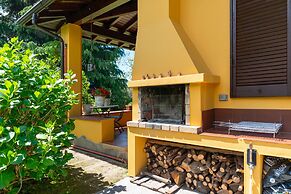 Villetta Camelia with Garden