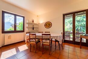 Villetta Camelia with Garden