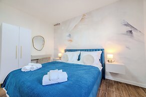 Luxury apartment Marino near beach