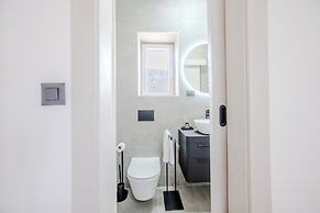 Luxury apartment Marino near beach