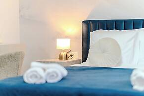 Luxury apartment Marino near beach