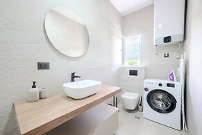 Luxury apartment Marino near beach