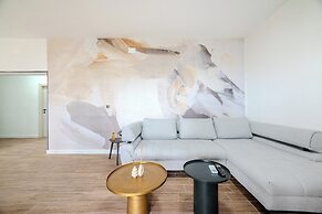 Luxury apartment Marino near beach