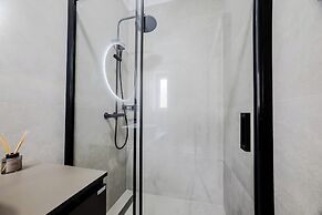 Luxury apartment Marino near beach