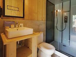 Cozy Tent Lodge With Pool