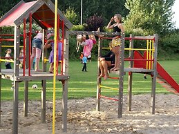 Cozy Tent Lodge With Pool