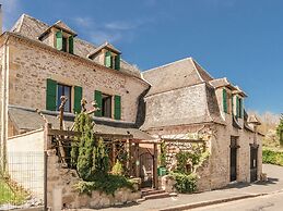 Spacious House With Heated Pool and Sauna