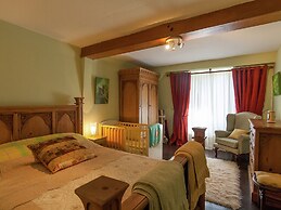 Spacious House With Heated Pool and Sauna