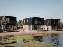 Nice Lodge With a Roof Window on the Brielse Meer