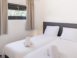 Nice Lodge With a Roof Window on the Brielse Meer