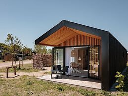 Nice Lodge With a Roof Window on the Brielse Meer