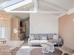 Nice Lodge With a Roof Window on the Brielse Meer