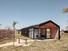 Nice Lodge With a Roof Window on the Brielse Meer