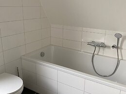 Nice Villa With 4 Bathrooms, Near Vrachelse Heide