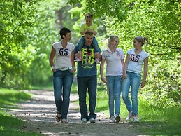 Nice Villa With 4 Bathrooms, Near Vrachelse Heide