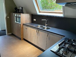 Nice Villa With 4 Bathrooms, Near Vrachelse Heide